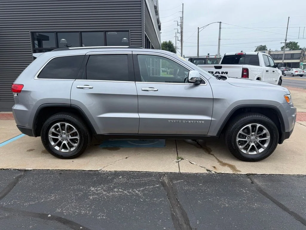 Used 2014 Silver Jeep Limited image 2