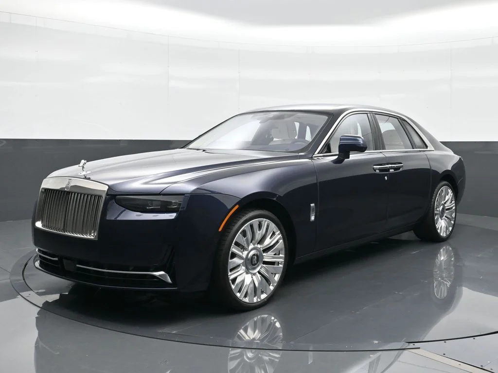 New 2027 Black Rolls-Royce  image 1