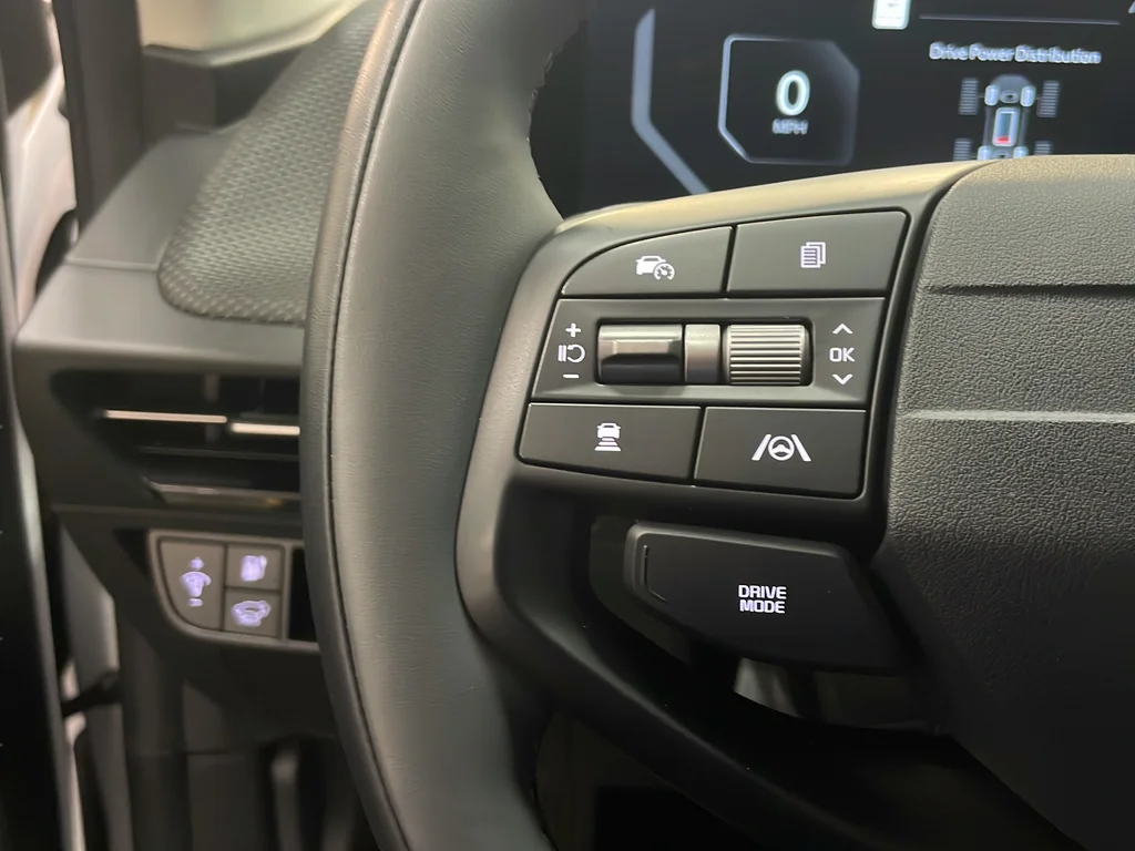 Certified Used 2025 White Kia Wind image 15