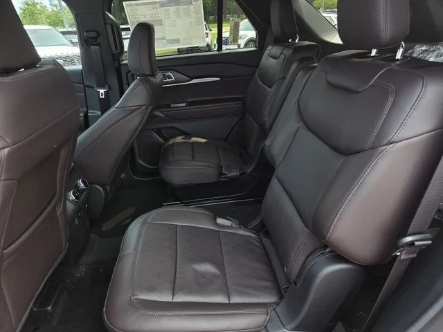 New 2026 Star White Metallic Tri-Coat Ford Platinum™ image 17
