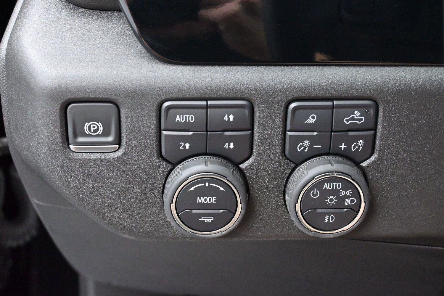 Used 2025 Black Chevrolet High Country image 28