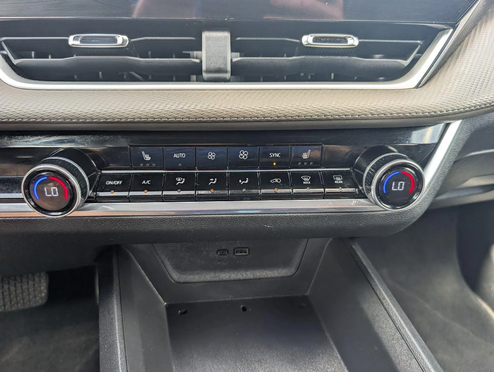 Used 2025 Lakeshore Blue Metallic Chevrolet LT image 17