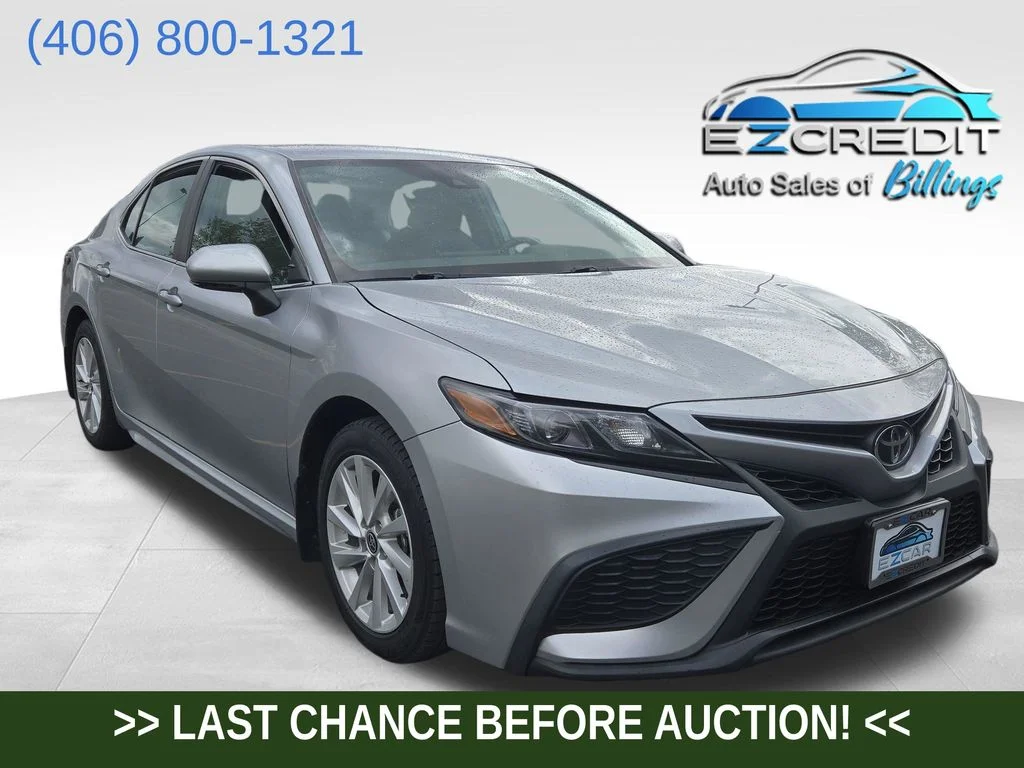 Used 2024  Toyota SE Nightshade image 1