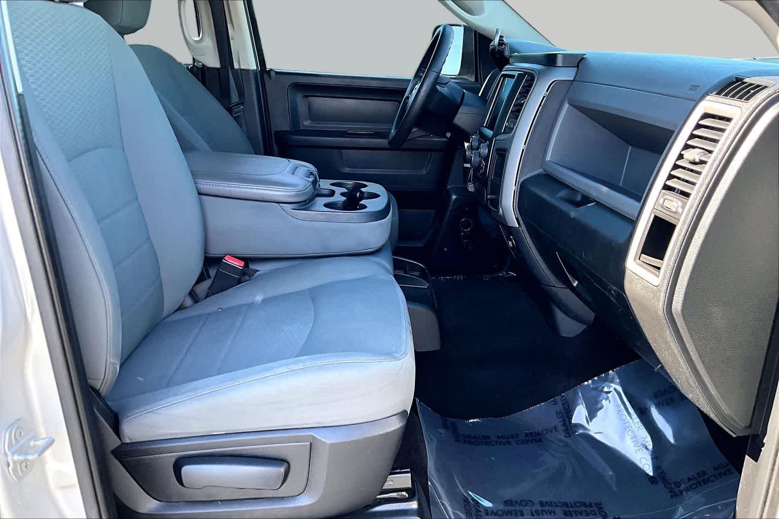 Used 2015 Bright Silver Metallic Clearcoat Ram Express image 8