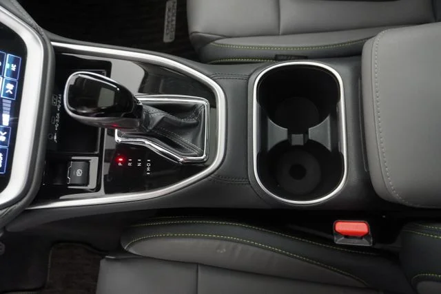 Certified Used 2025 Crystal White Pearl Subaru Onyx Edition image 30