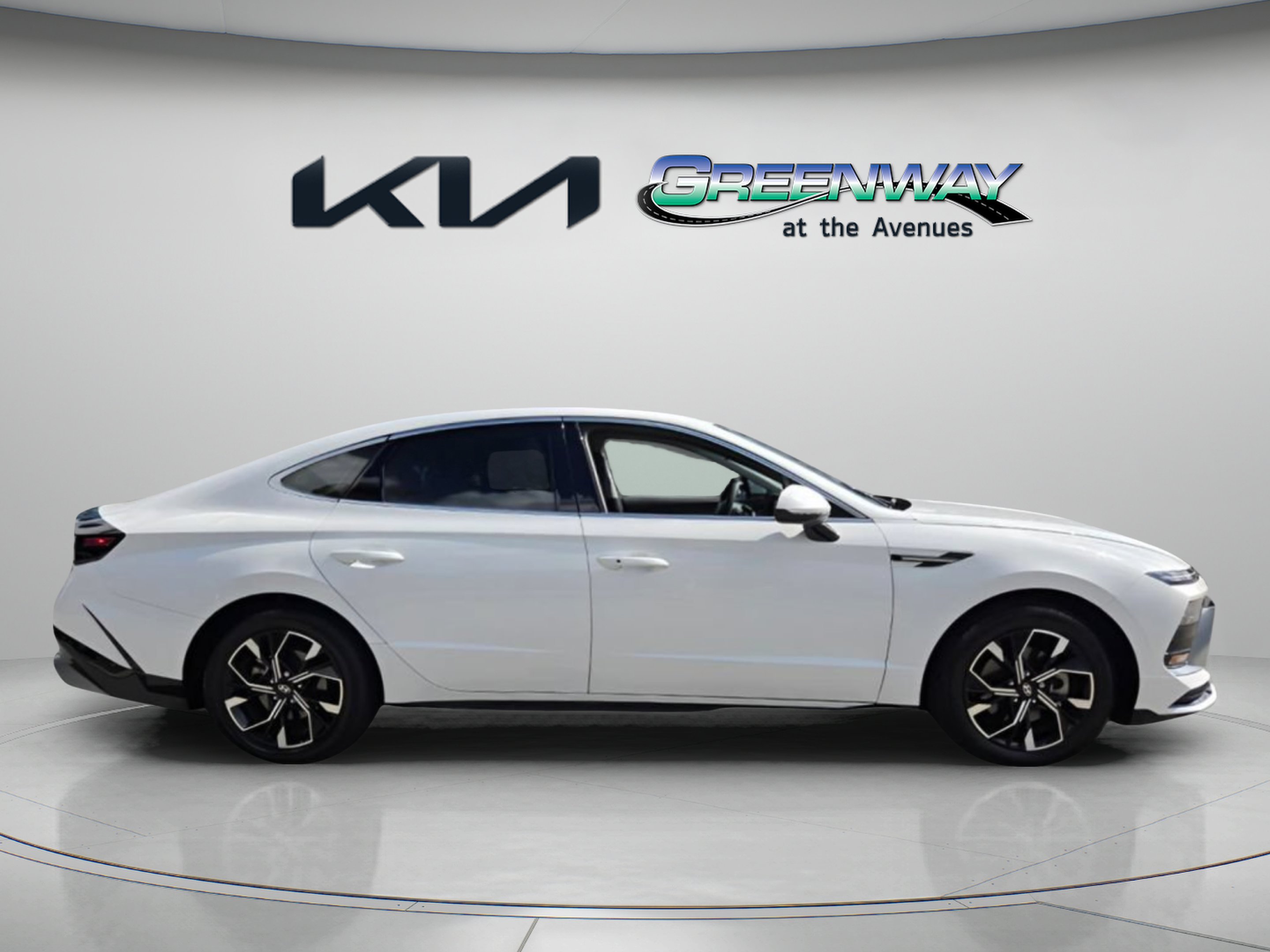 Used 2024 Serenity White Hyundai SEL image 8