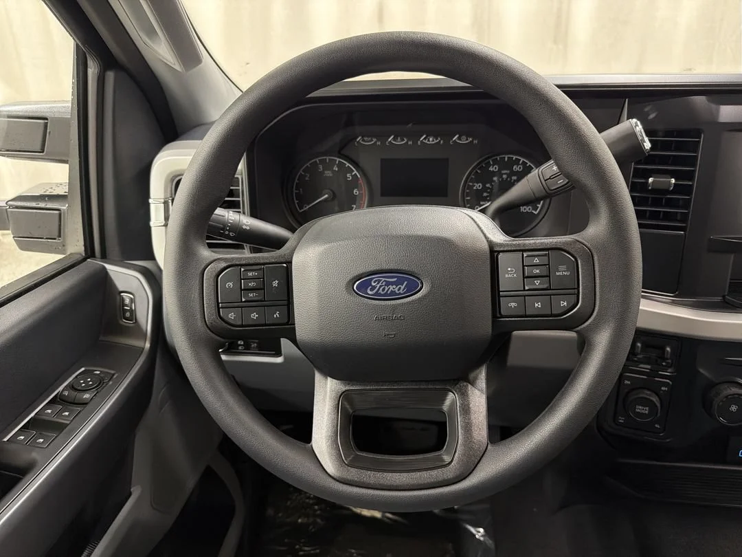 New 2027 Agate Black Metallic Ford F-250® XLT image 15