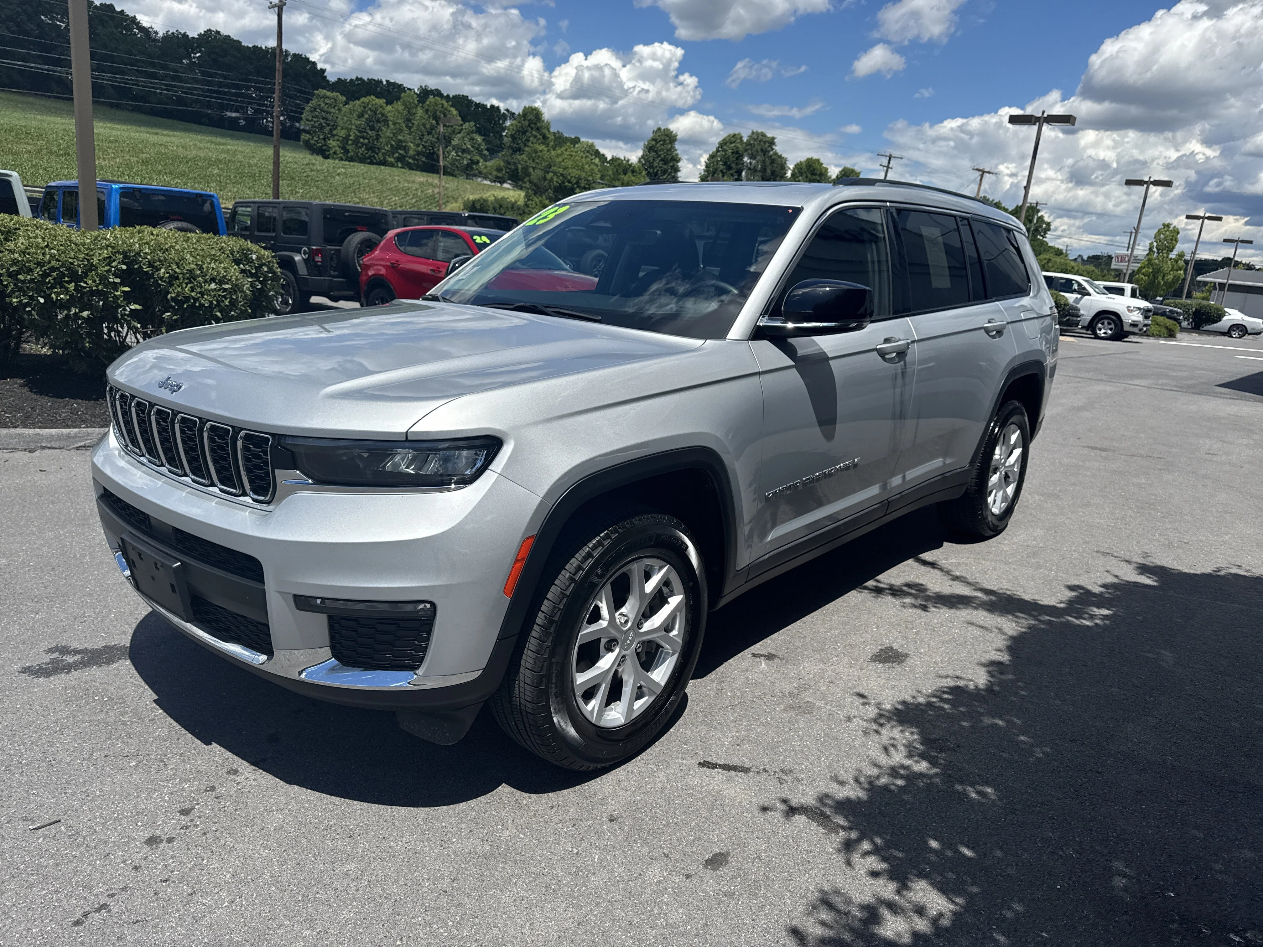 Used 2023 Silver Zynith Jeep Limited image 8