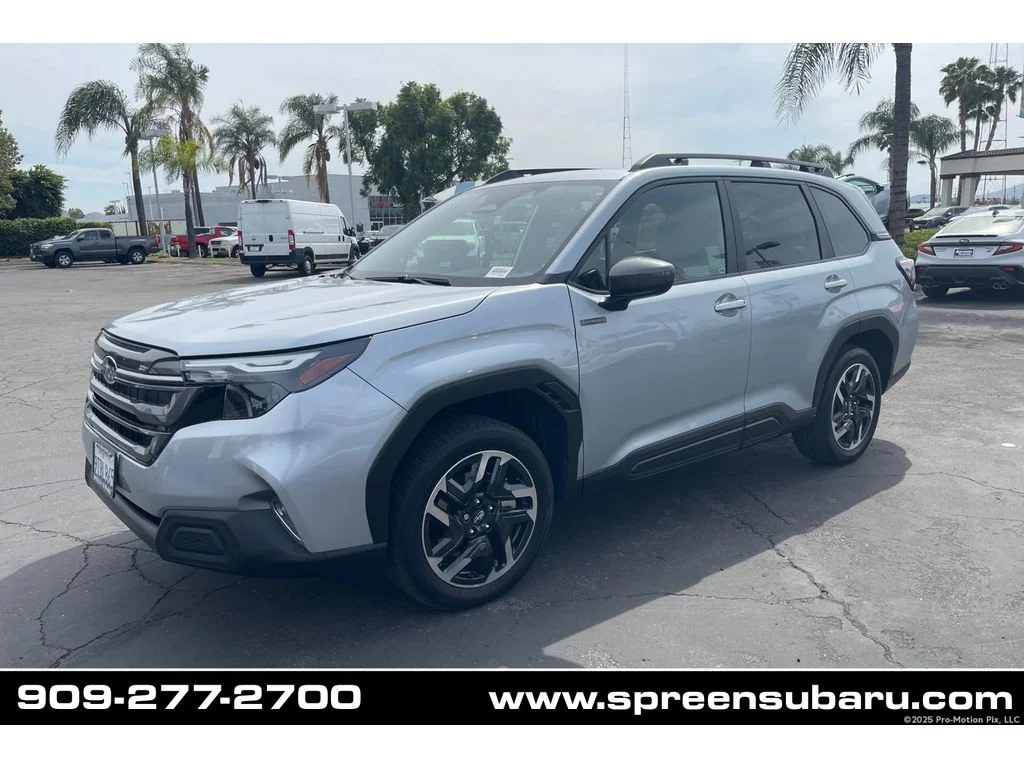 2025 Subaru Forester Premium Hybrid's photo