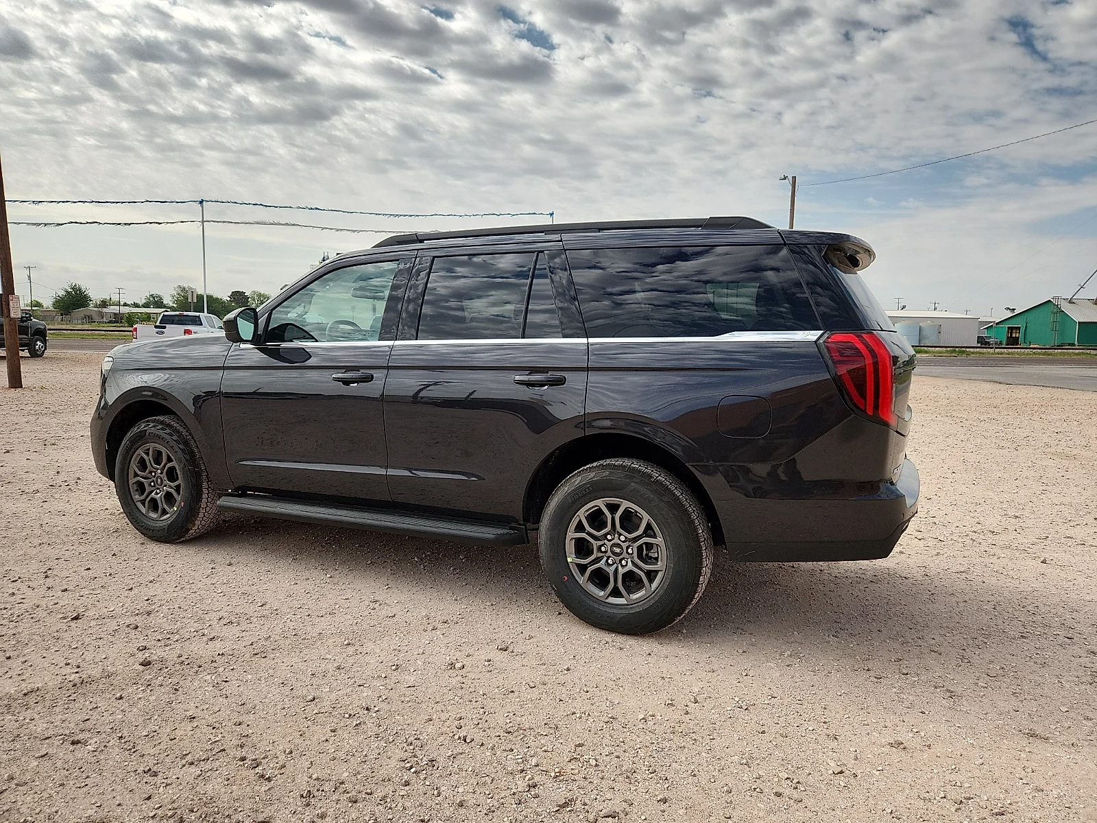 New 2026 Dark Matter Gray Metallic Ford Active image 4
