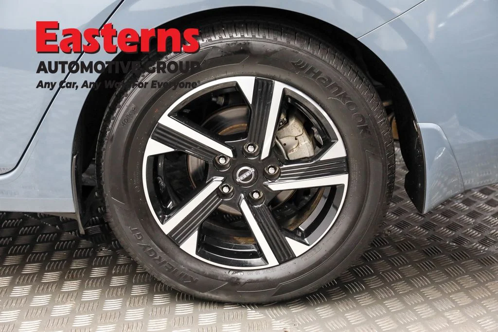 Used 2024 Gray Nissan SV image 8