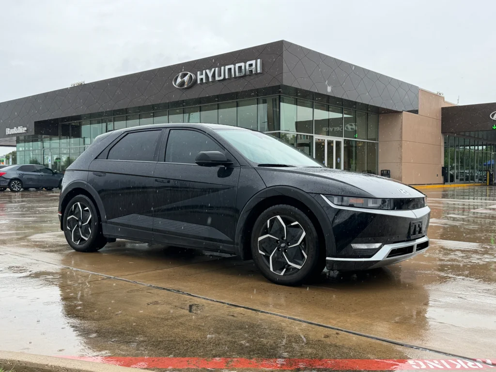 Used 2023 Abyss Black Hyundai SEL image 8