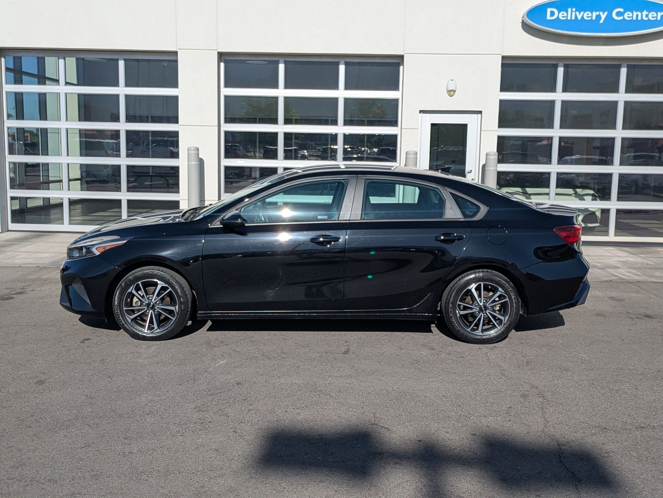 Used 2023 Aurora Black Kia LXS image 7