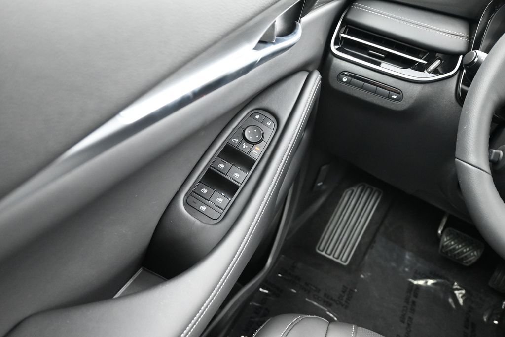 New 2027 2T RAD WHT INFINITI Sport AWD image 21