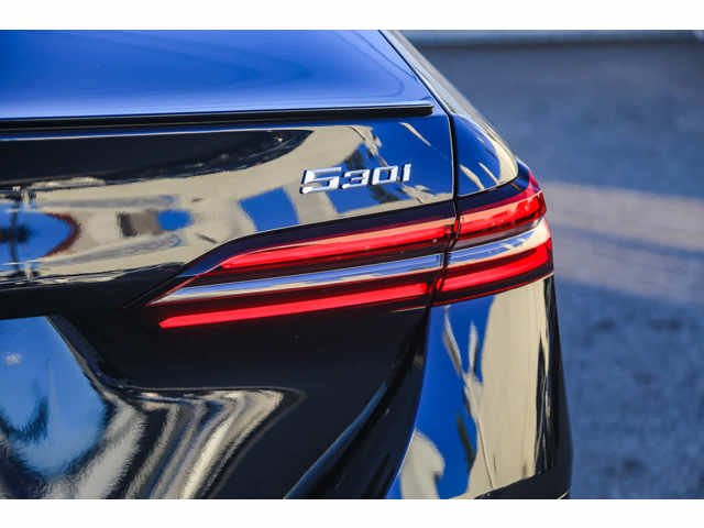 Used 2026 Carbon Black Metallic BMW 530i image 7