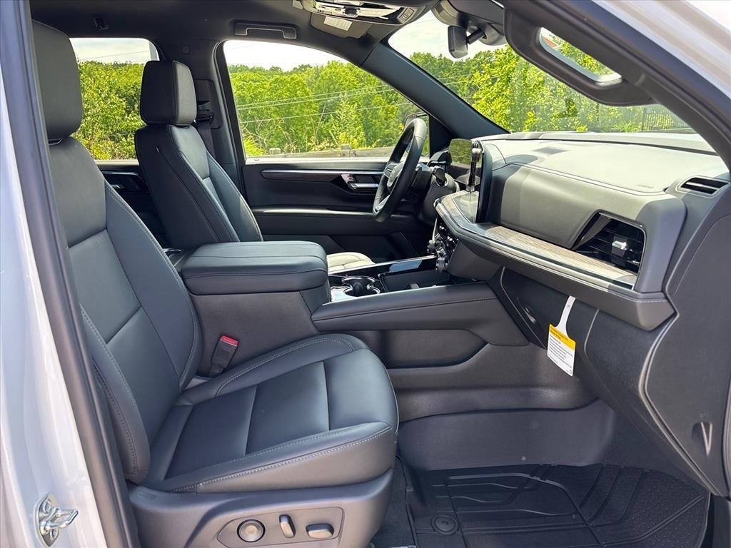 2026 Chevrolet Suburban LT - Photo 30