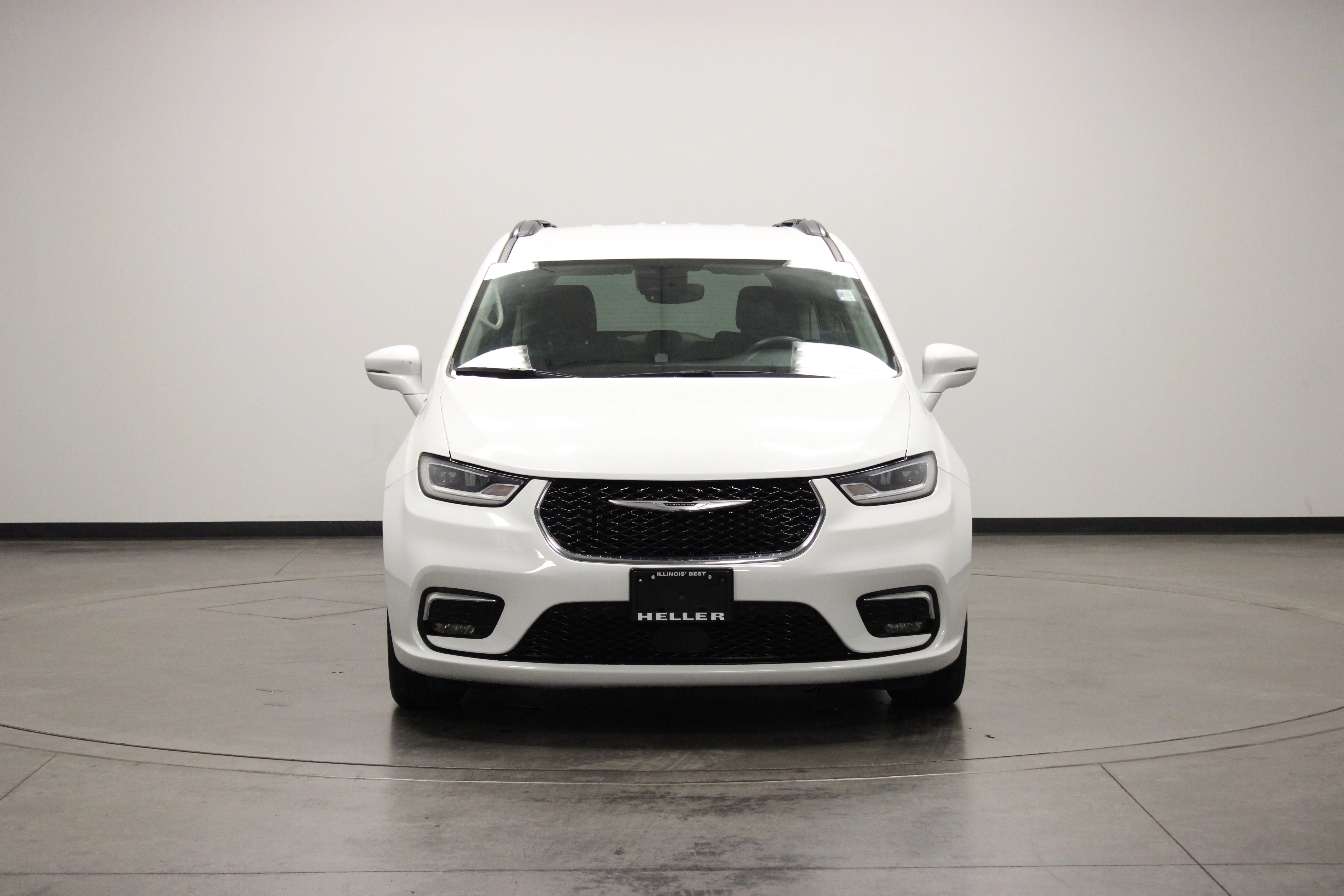 Used 2022 Bright White Clearcoat Chrysler Touring L image 3
