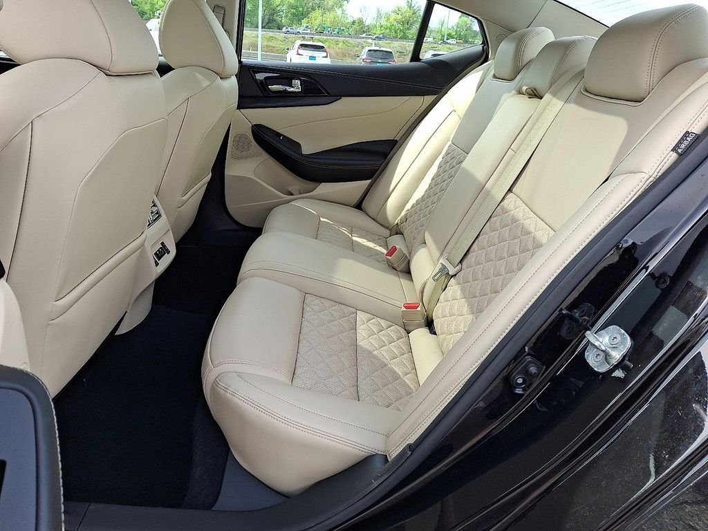 Used 2023 Black Nissan Platinum image 11