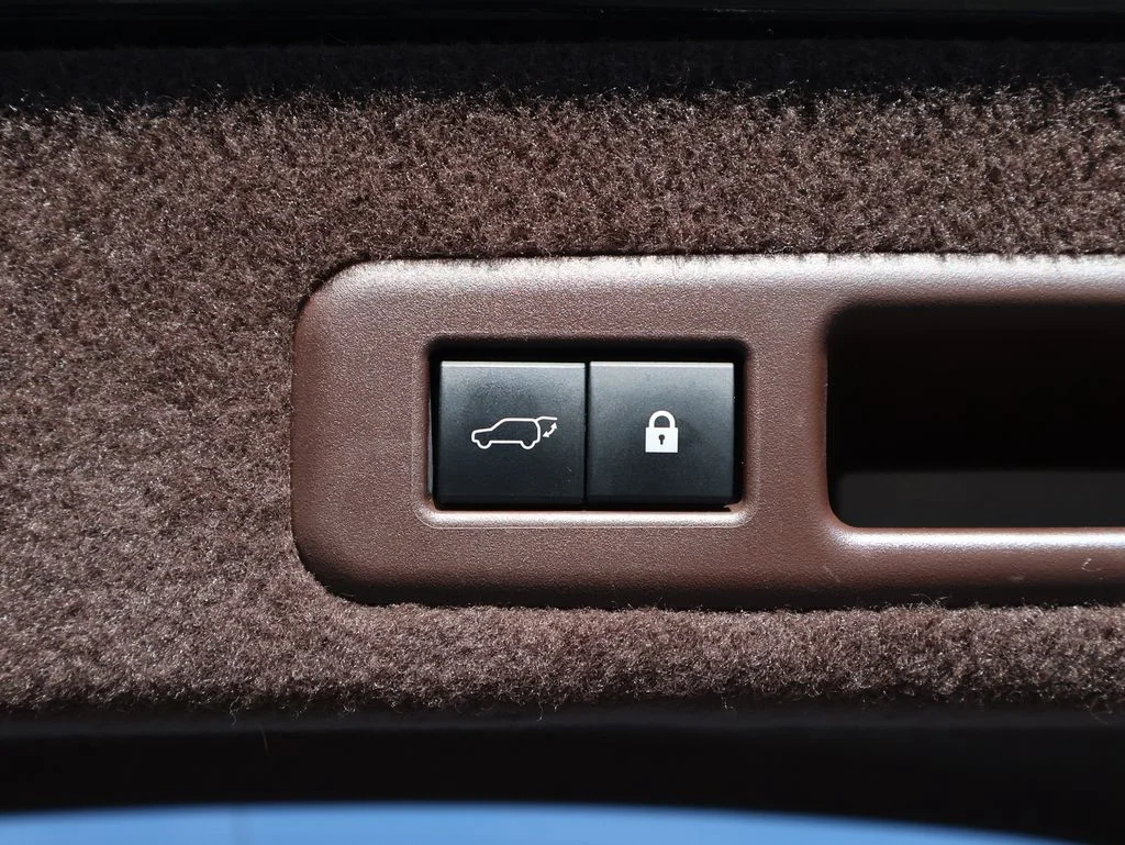 Used 2020 Black Lexus 350 image 17