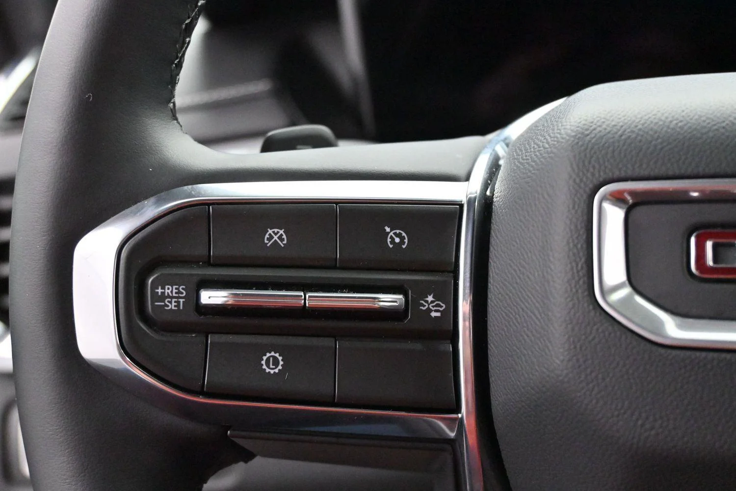 Used 2026 Summit White GMC Elevation image 20