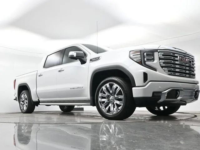 Used 2025 White Frost Tricoat GMC Denali image 24