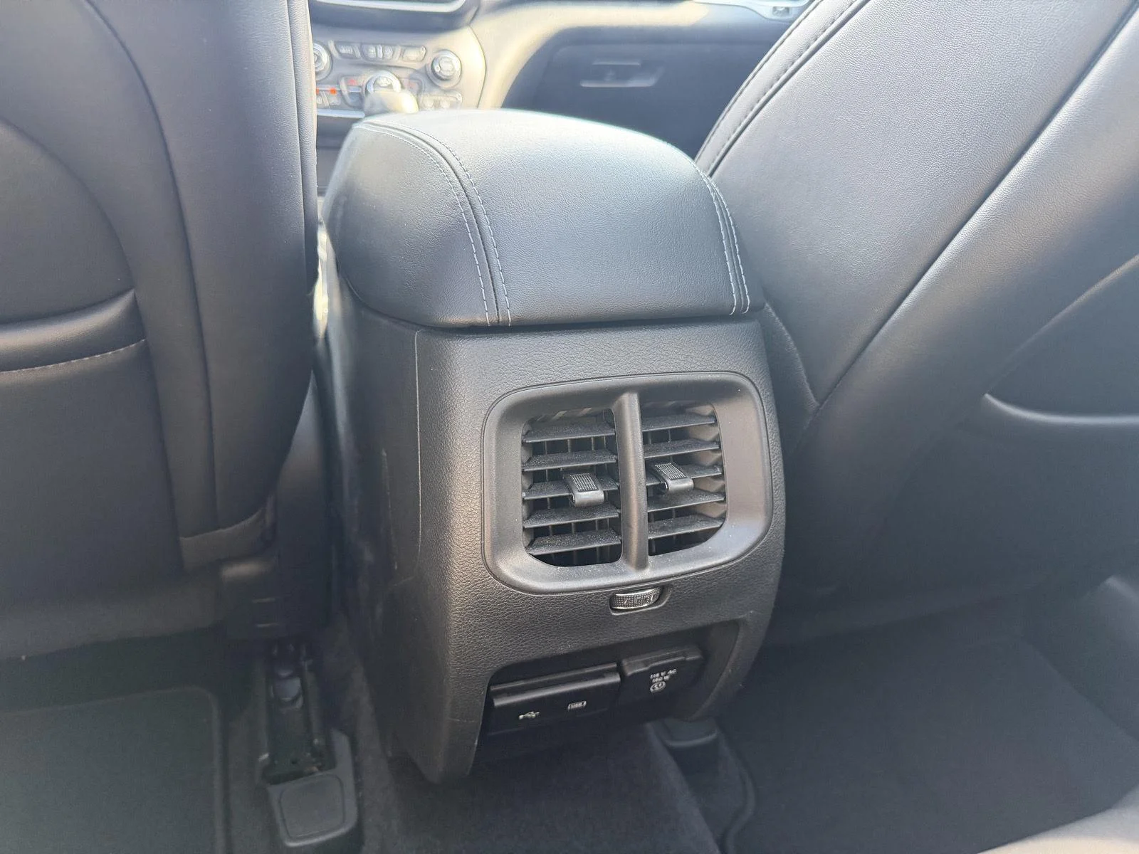 Used 2019 Bright White Clearcoat Jeep Latitude Plus image 9