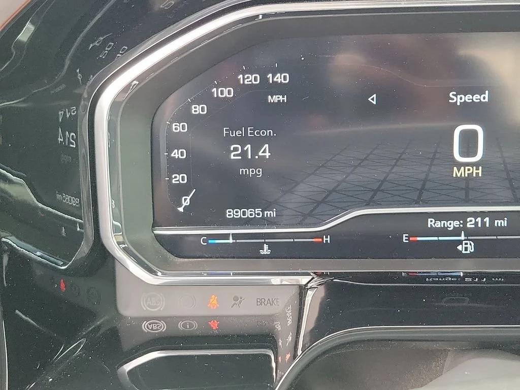 Used 2022 Summit White GMC Elevation image 12