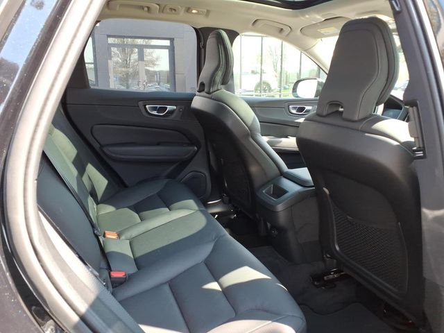 2025 Volvo XC60 Plus - Photo 24