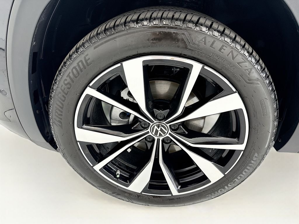 Used 2026  Volkswagen 2.0T SEL Premium R-Line image 30