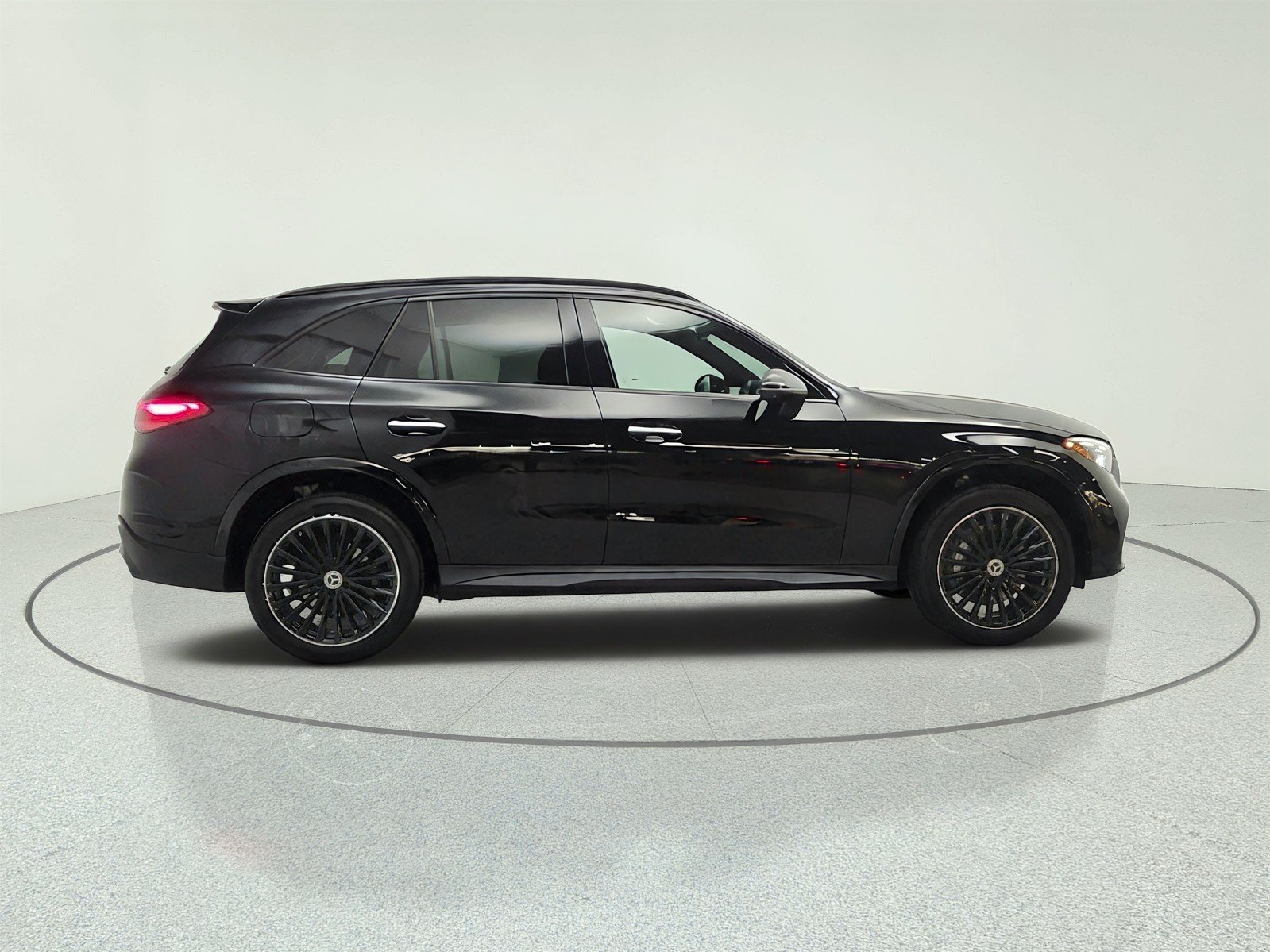 Used 2023 Black Mercedes-Benz GLC 300 SUV image 4