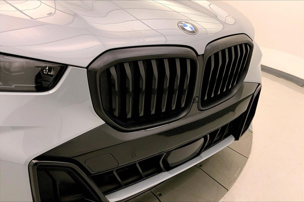 Used 2024 Gray Metallic BMW xDrive40i image 29
