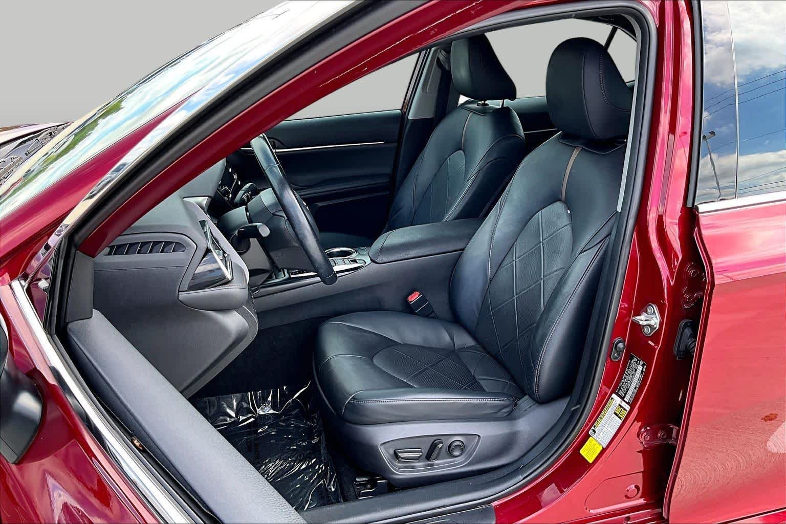 Used 2019 Ruby Flare Pearl Toyota XLE image 8