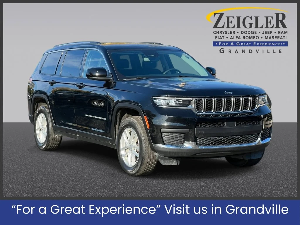 Used 2023 Black Jeep Laredo image 1