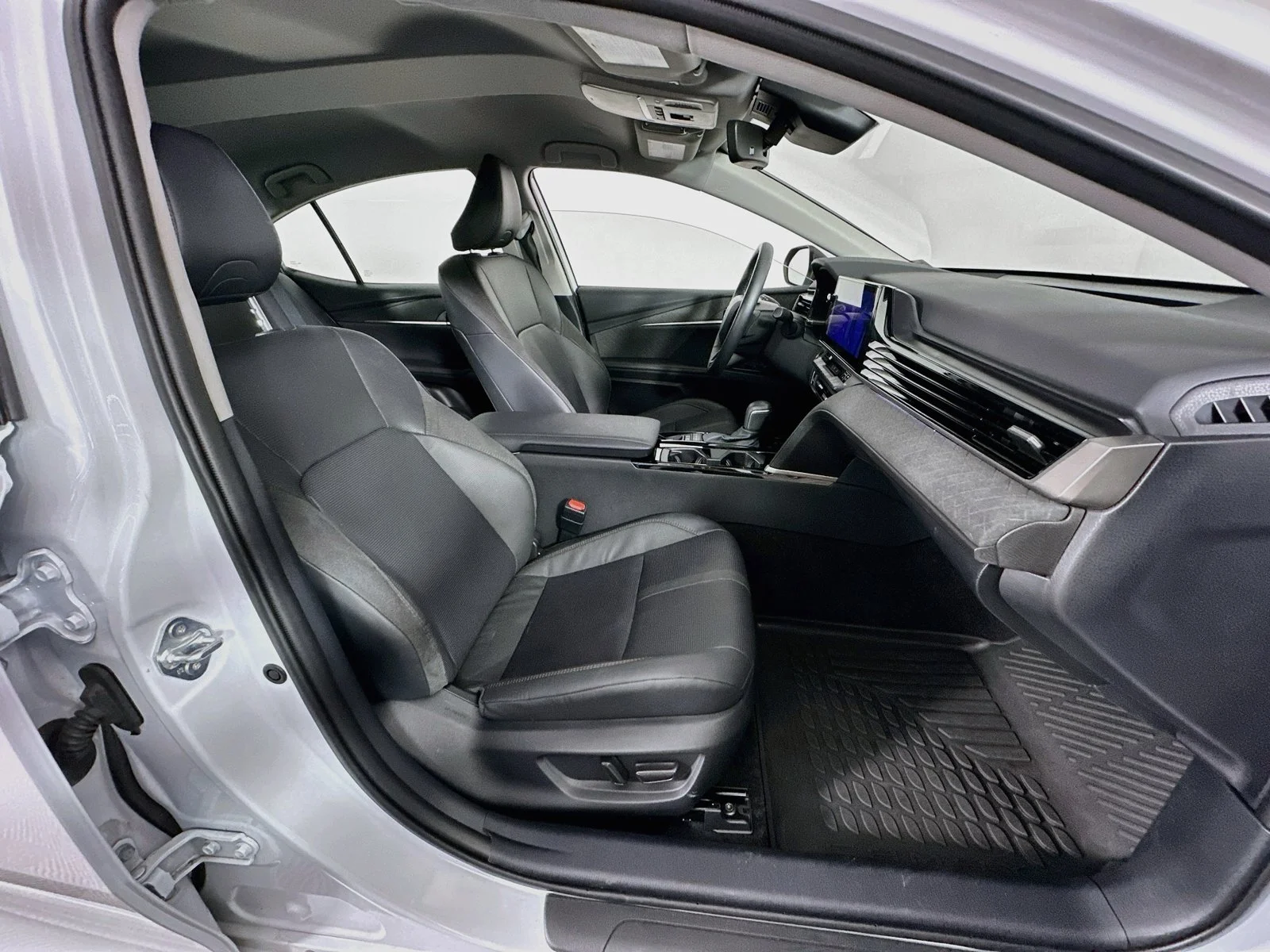 Certified Used 2025 Beige Toyota XLE image 28