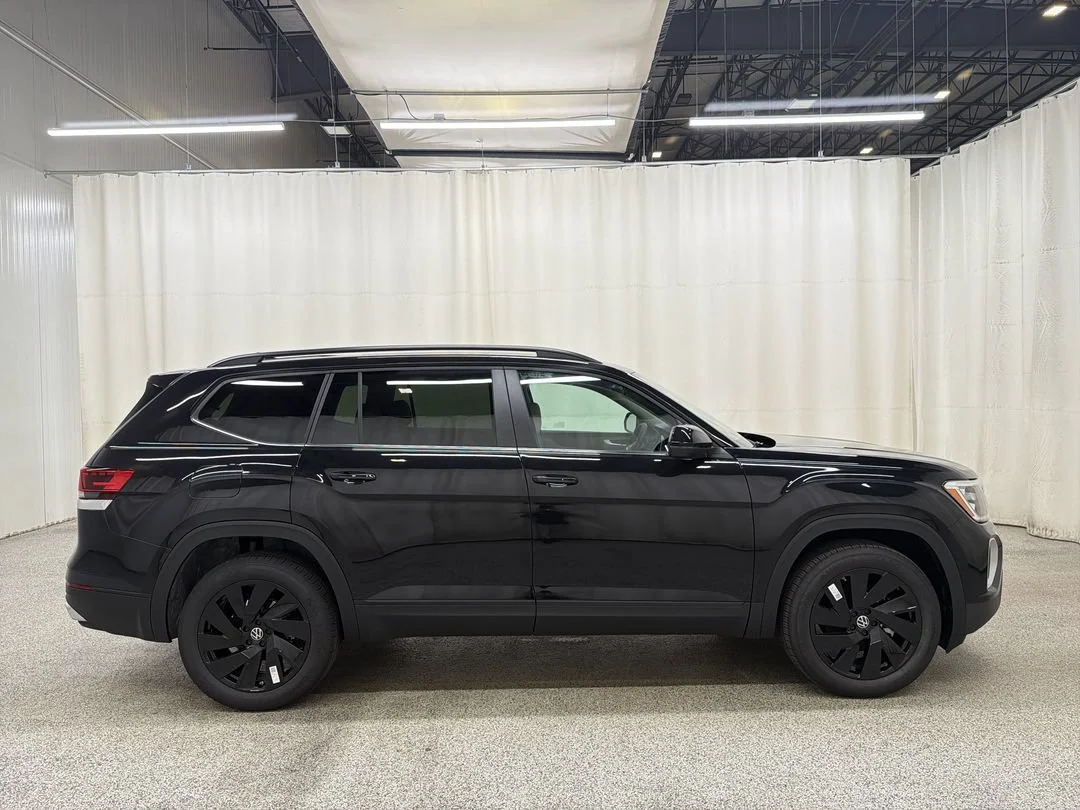 New 2026 Deep Black Pearl Volkswagen 2.0T SE w/Technology image 5
