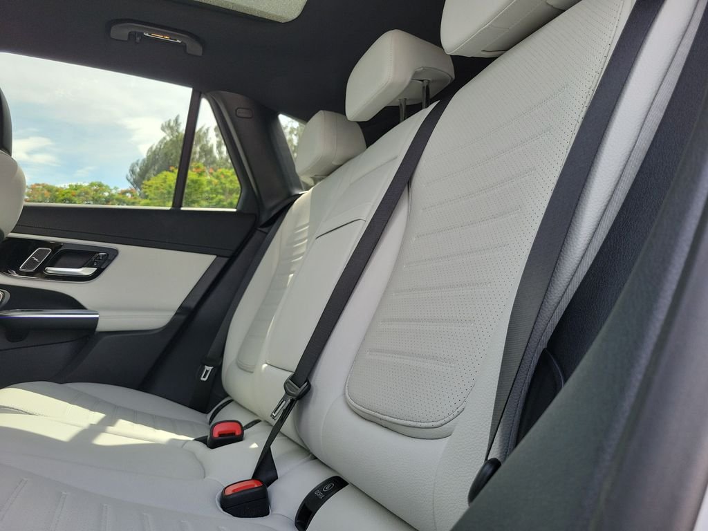 New 2027 MANUFAKTUR Alpine Grey Mercedes-Benz GLC 300 image 9