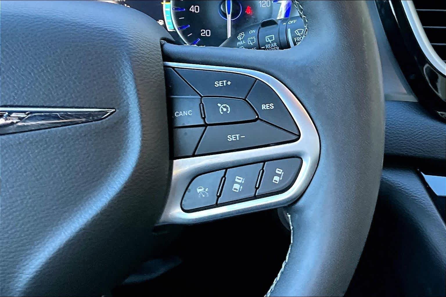 Used 2025 Fathom Blue Pearlcoat Chrysler Select image 24