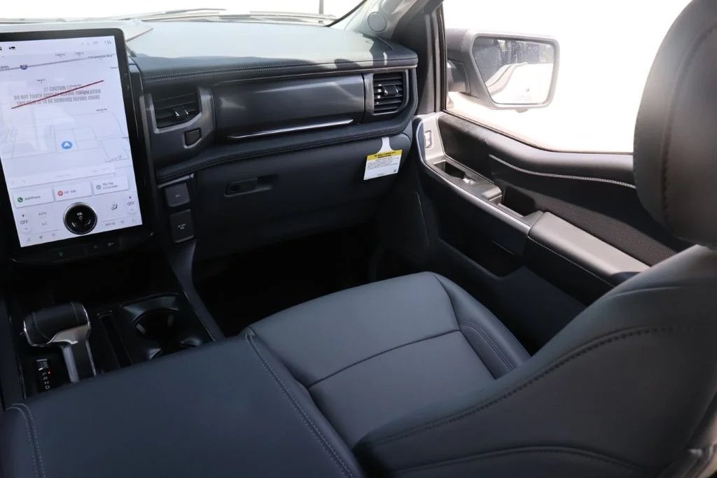 2025 Ford F-150 Lightning Flash - Photo 12