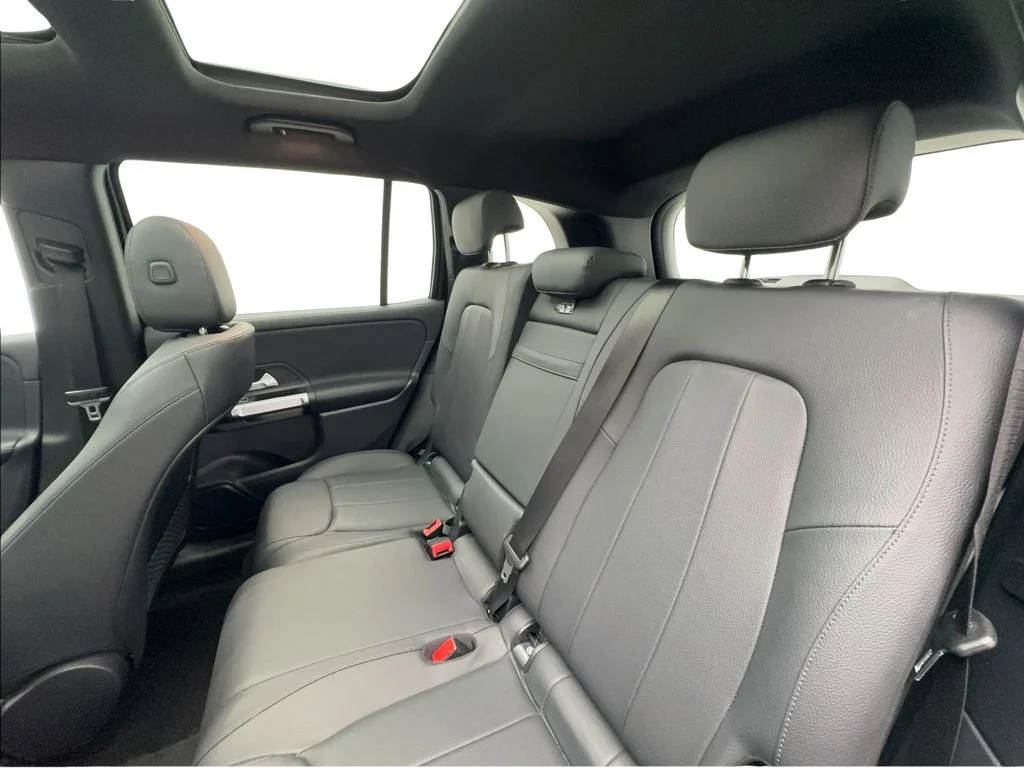 Used 2025 Black Mercedes-Benz GLB 250 image 21
