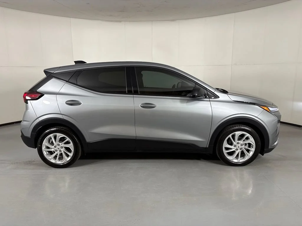 New 2027 Sterling Grey Metallic Chevrolet LT image 11