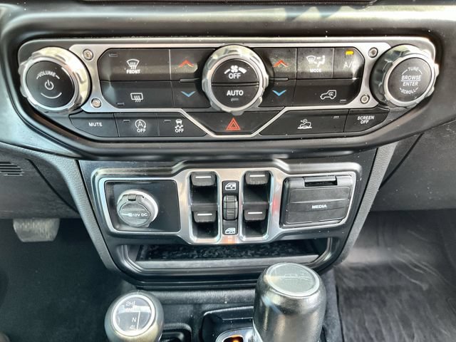 Used 2022 Gray Jeep Overland 4x4 image 17