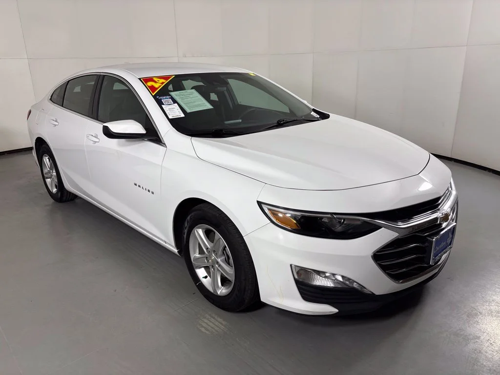 Used 2024 White Chevrolet LT image 2
