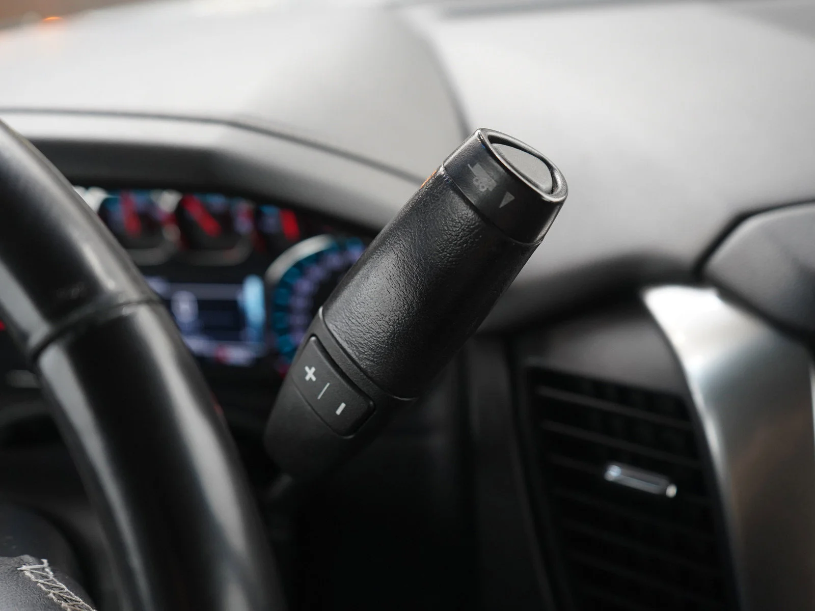 Used 2018 Silver Ice Metallic Chevrolet Premier image 25