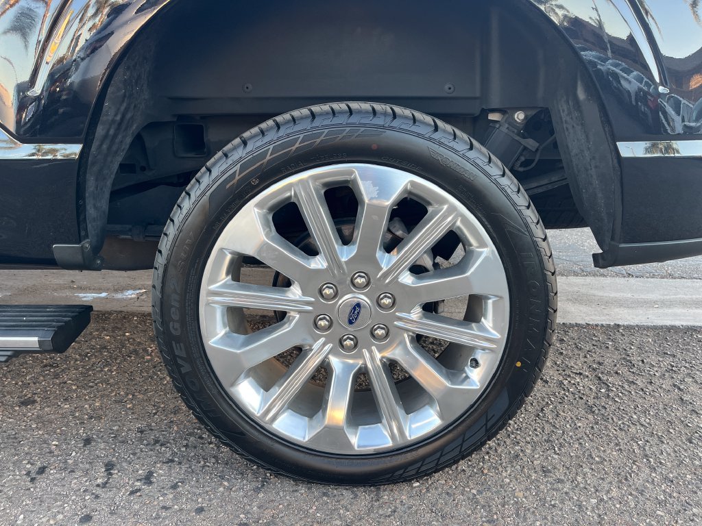 Used 2022 Black Ford Limited image 41