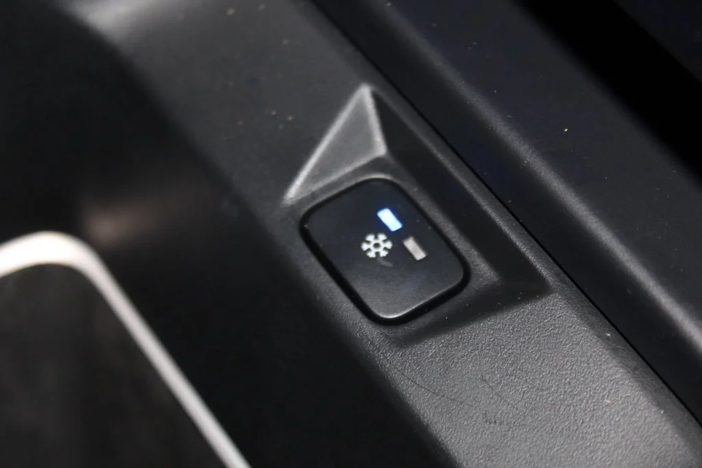 Used 2022 Silver Land Rover XS Edition image 32