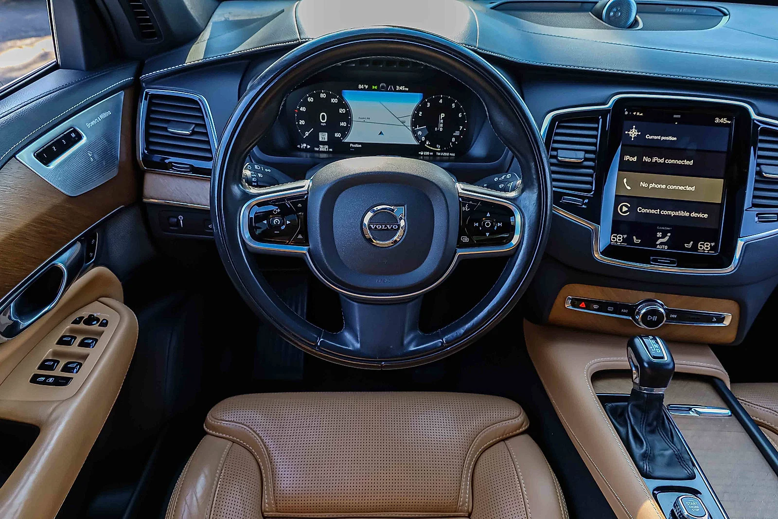 Used 2018  Volvo Inscription image 16