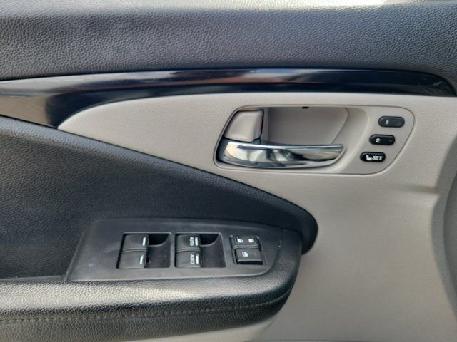 Used 2019 Modern Steel Metallic Honda Touring image 25