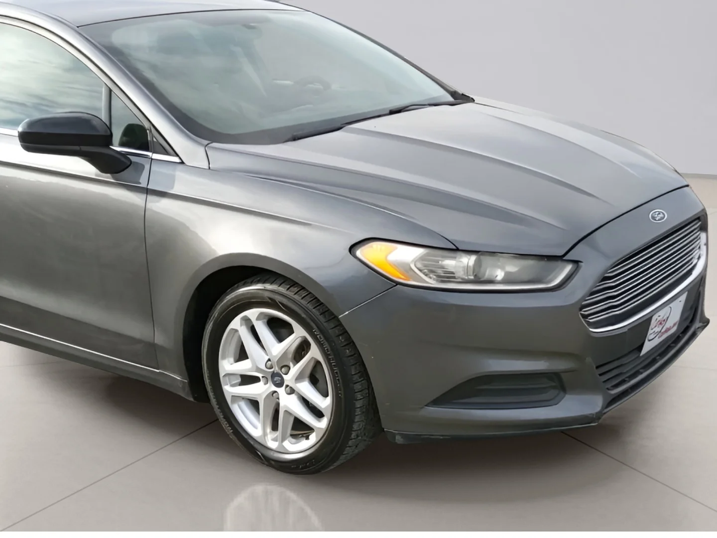 Used 2015 Gray Ford SE image 4