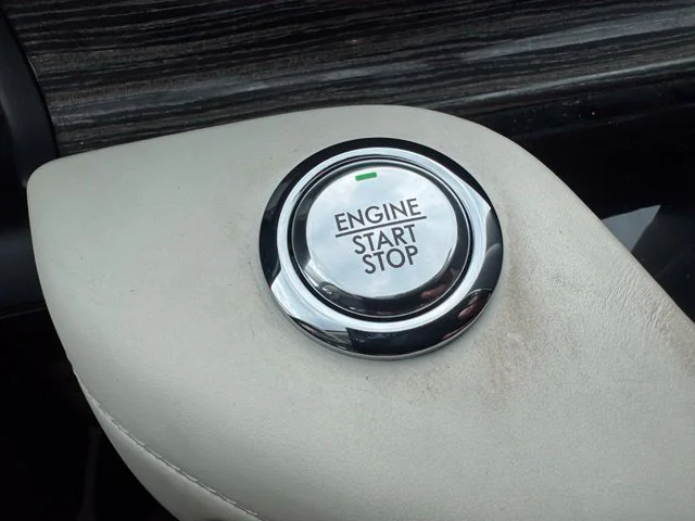 Used 2020 White Lincoln Black Label Grand Touring image 32