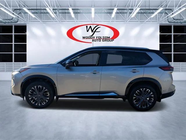 Used 2025 Gold Nissan Platinum image 6